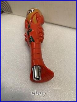 GRITTYS IPA FRESH MAINE LOBSTER DRINKING A BEER draft beer tap handle. MAINE