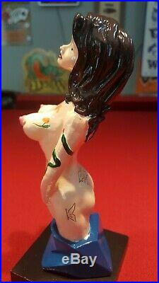NEW AND ULTRA RARE LADY LUCK BREWING TATTOOED GIRL BEER TAP HANDLE WithSTAND