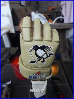 Pittsburgh Penguins Labatts Blue Light Tap Handles Hockey Glove Free Standing